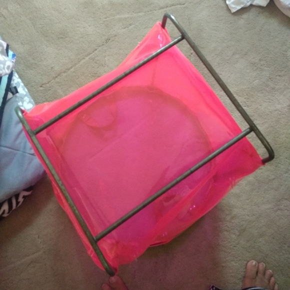 βΌοΈ SOLD βΌοΈ VS Pink store display bin - Picture 5 of 6